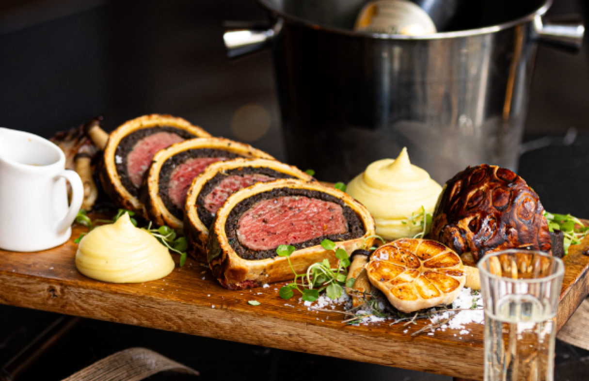 GRR BSK ST PAULS SEPTEMBER 2025 FESTIVE CHRISTMAS BEEF WELLINGTON5 TABLETdkkKKKKKKk